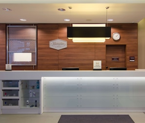 Reception - Hampton by Hilton Nuremberg City Centre (Nuremberg)
