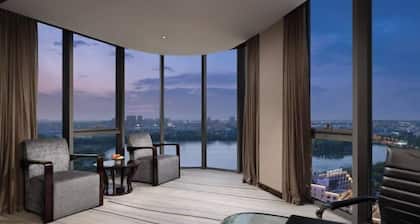 Sunstone Plaza Hotel
