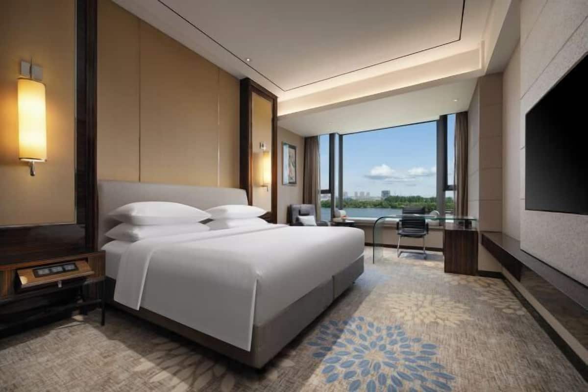 Minibar, in-room safe, iron/ironing board, cribs/infant beds