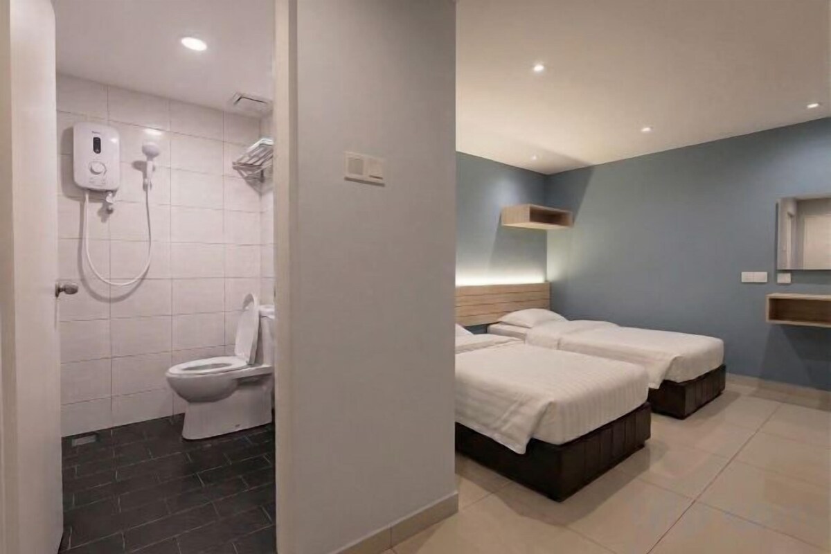 Bathroom | Shower, hair dryer (on request), slippers, bidet