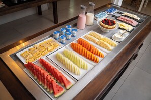 Frokost, lunsj og middag serveres