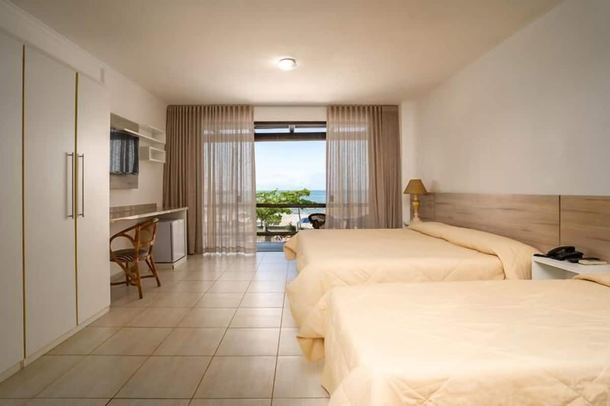 4 kamar tidur, minibar, brankas, dan Wi-Fi gratis