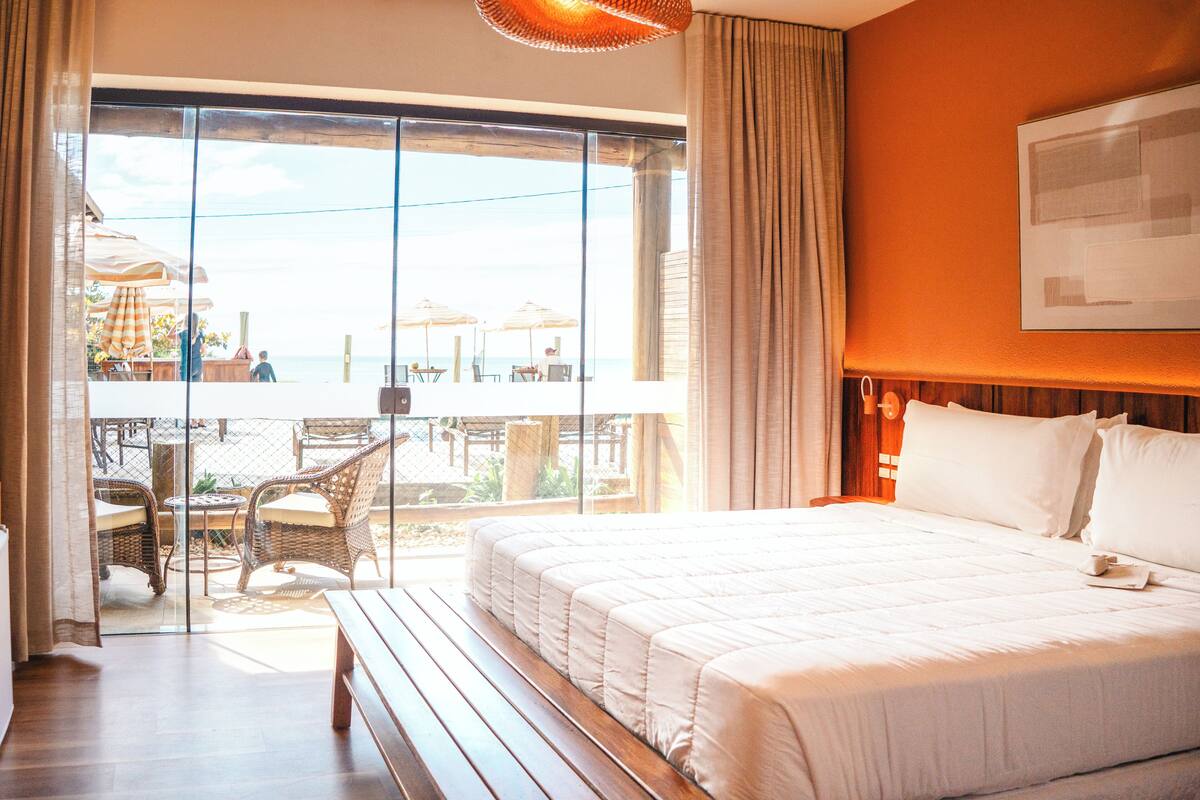 Suite, Jetted Tub, Ocean View | Minibar, in-room safe, WiFi (free), bed sheets