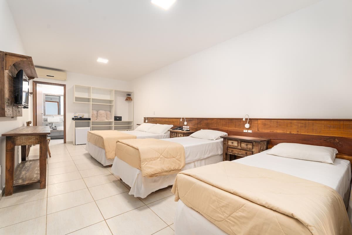 Frigobar, cofres nos quartos, Wi-Fi de cortesia, roupa de cama