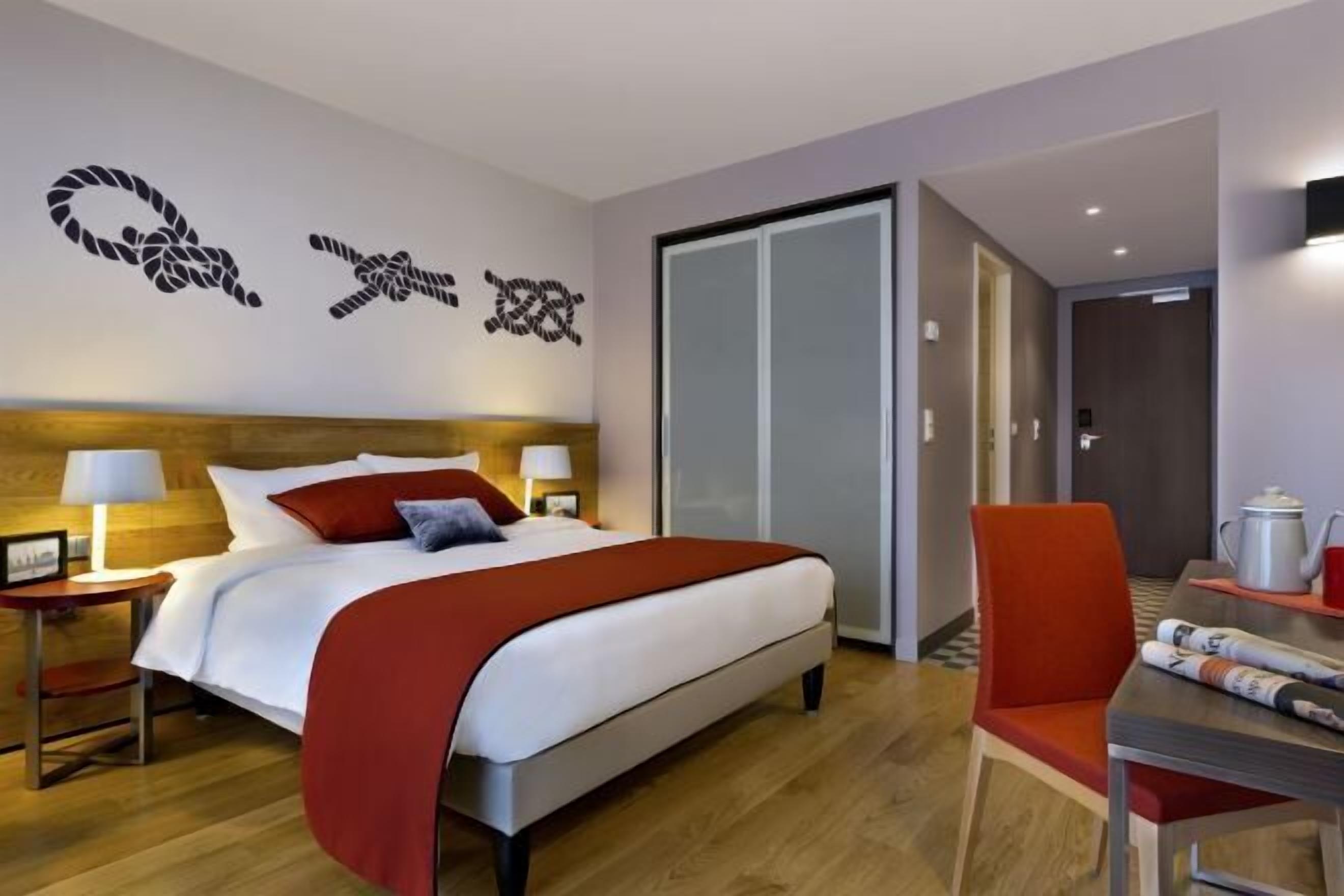 Literie de qualité supérieure, coffres-forts dans les chambres, bureau