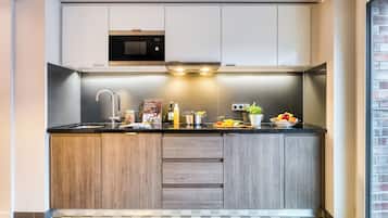 Deluxe Studio | Private kitchen | Fridge, microwave, stovetop, dishwasher