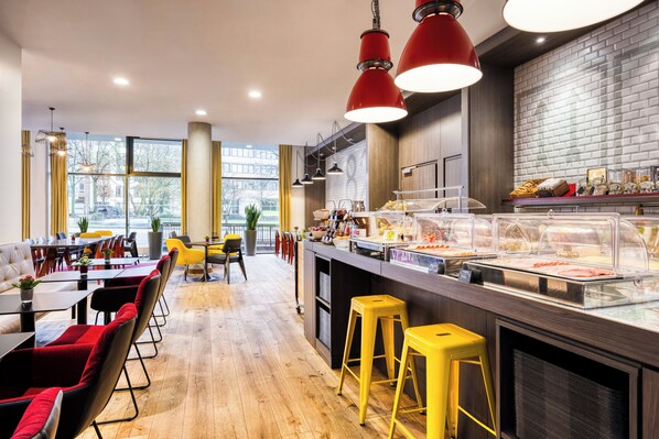 Daily buffet breakfast (EUR 19 per person) - Citadines Michel Hamburg (Hamburg)