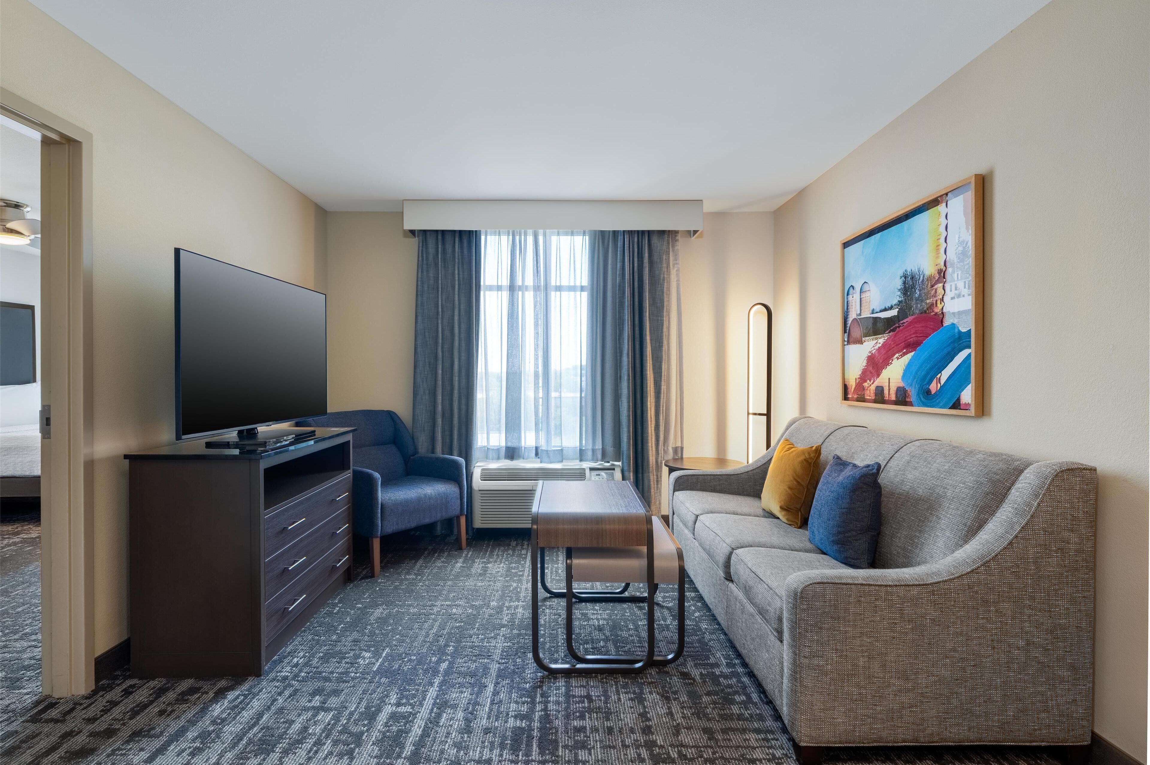 suite, 1 bedroom, non smoking | living area | 39-inch flat-screen tv with cable channels, tv