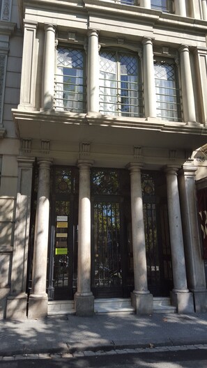 Front of property - Diagonal House - Hostel (Barcelona)