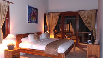 Deluxe Room | Egyptian cotton sheets, Select Comfort beds, minibar