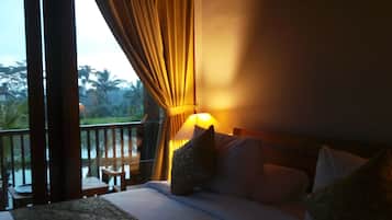 Egyptian cotton sheets, Select Comfort beds, minibar