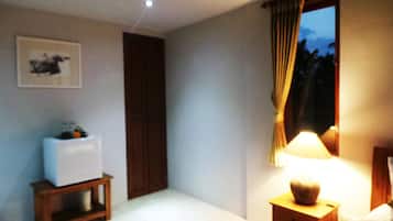 Egyptian cotton sheets, Select Comfort beds, minibar