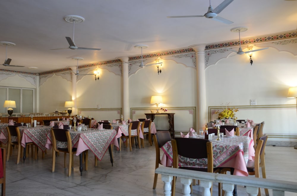 Hotel Meghniwas by null