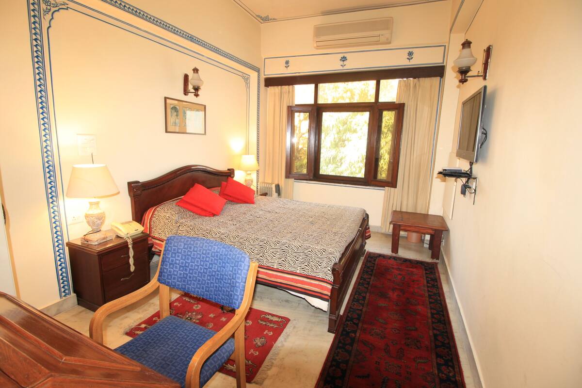 Chambre Double Standard (with AC)