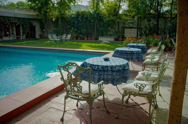 Outdoor pool, sun loungers