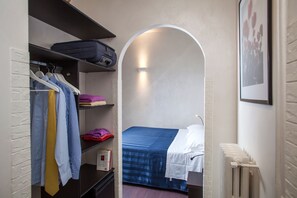 Sábanas italianas Frette, caja fuerte, escritorio