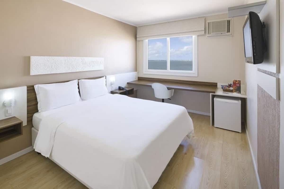 Minibar, Zimmersafe, kostenloses WLAN, Bettwäsche