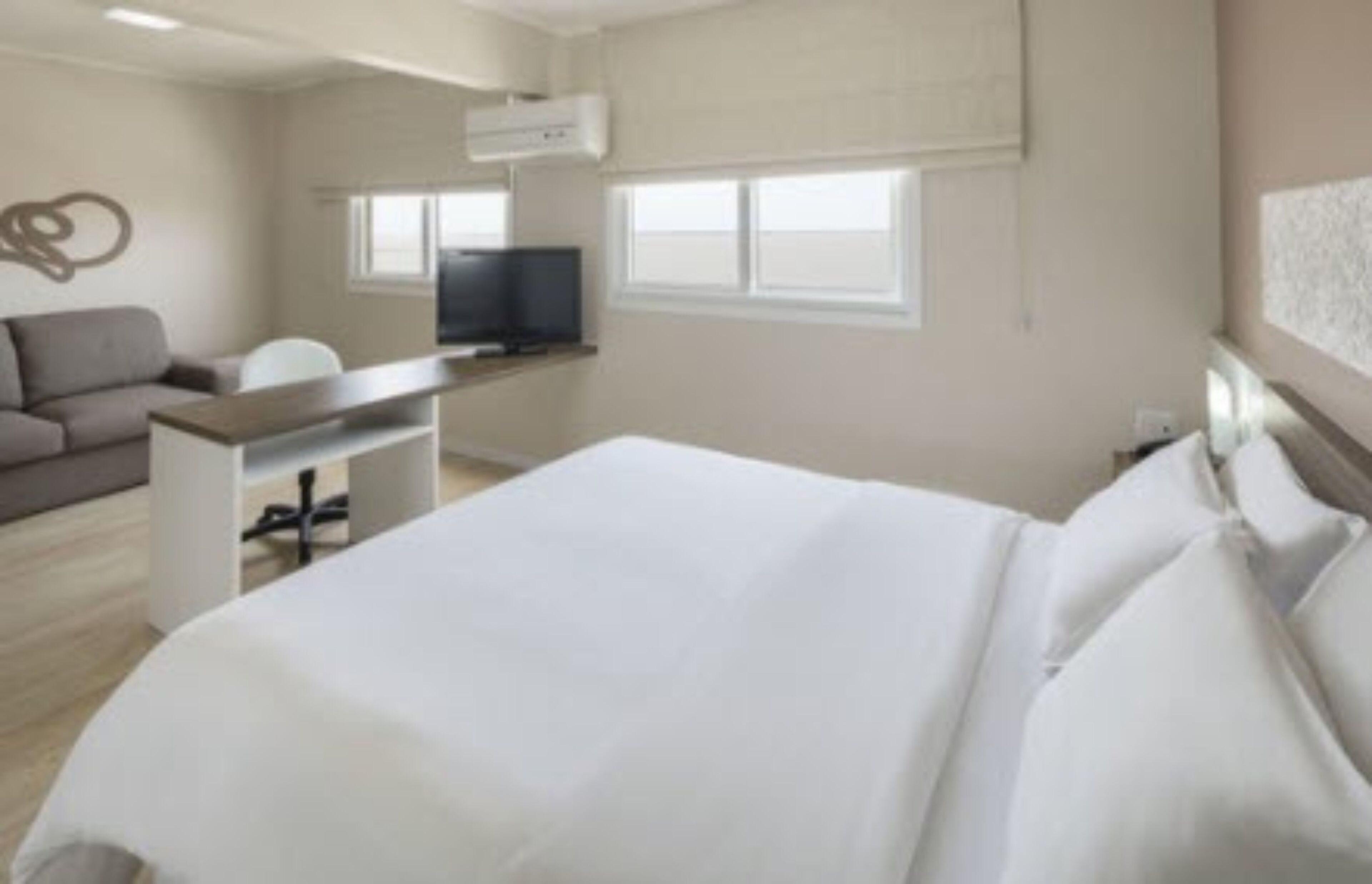 family studio suite | minibar, in-room safe, free wifi, bed sheets