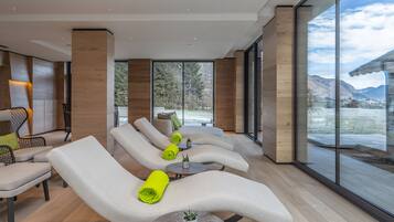 Sauna, steam room
