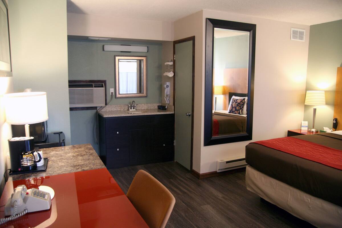 Desk, iron/ironing board, free WiFi, bed sheets