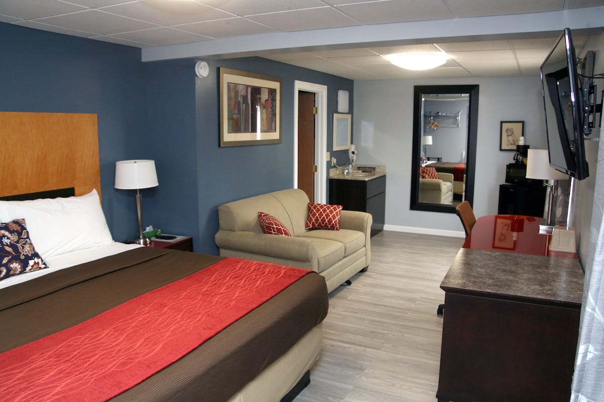 Desk, iron/ironing board, free WiFi, bed sheets