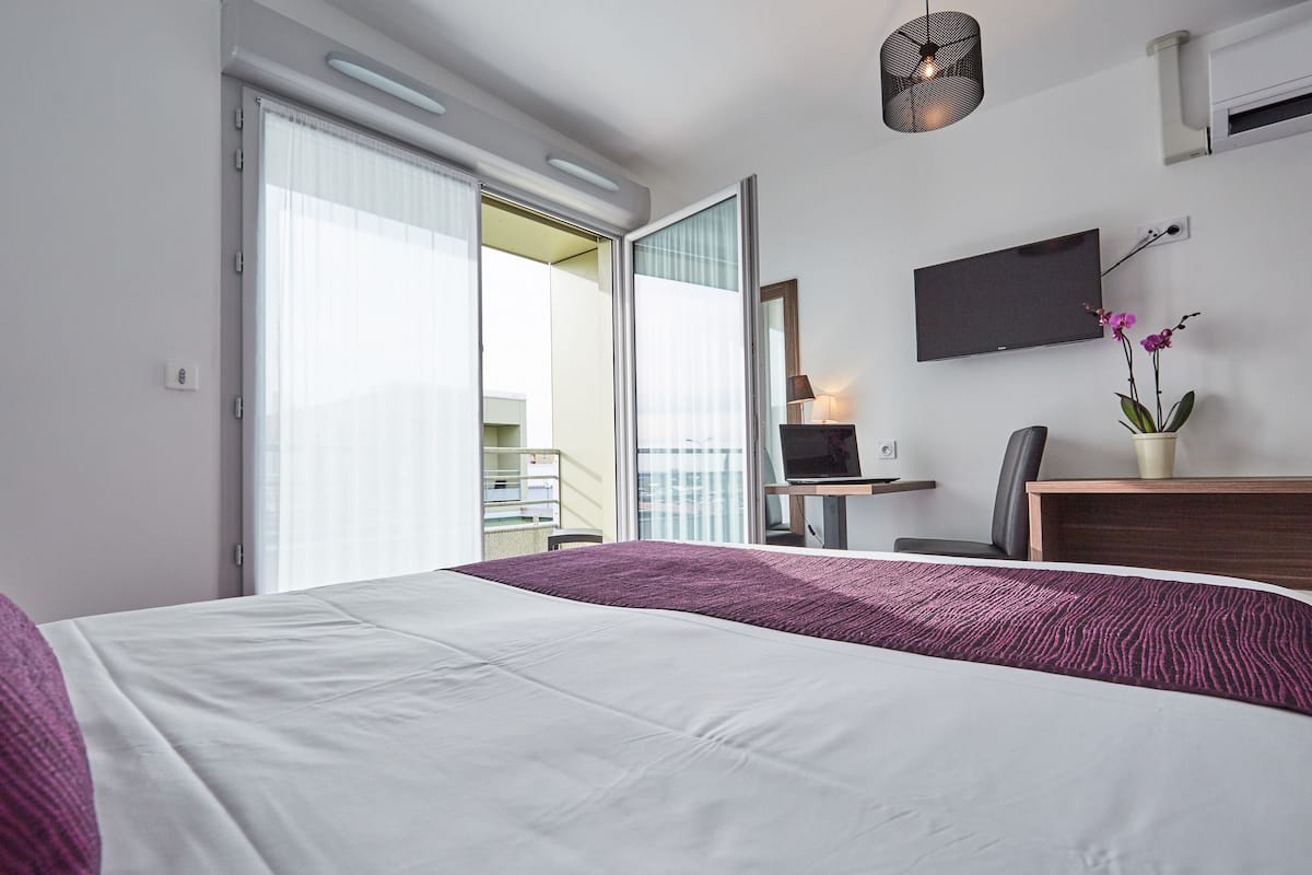 1 bedroom, premium bedding, select comfort beds, in-room safe