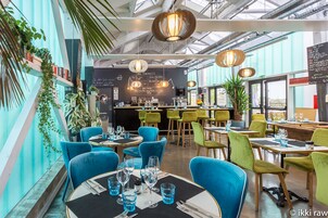 Lunch and dinner served, French cuisine