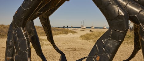 Una spiaggia nelle vicinanze