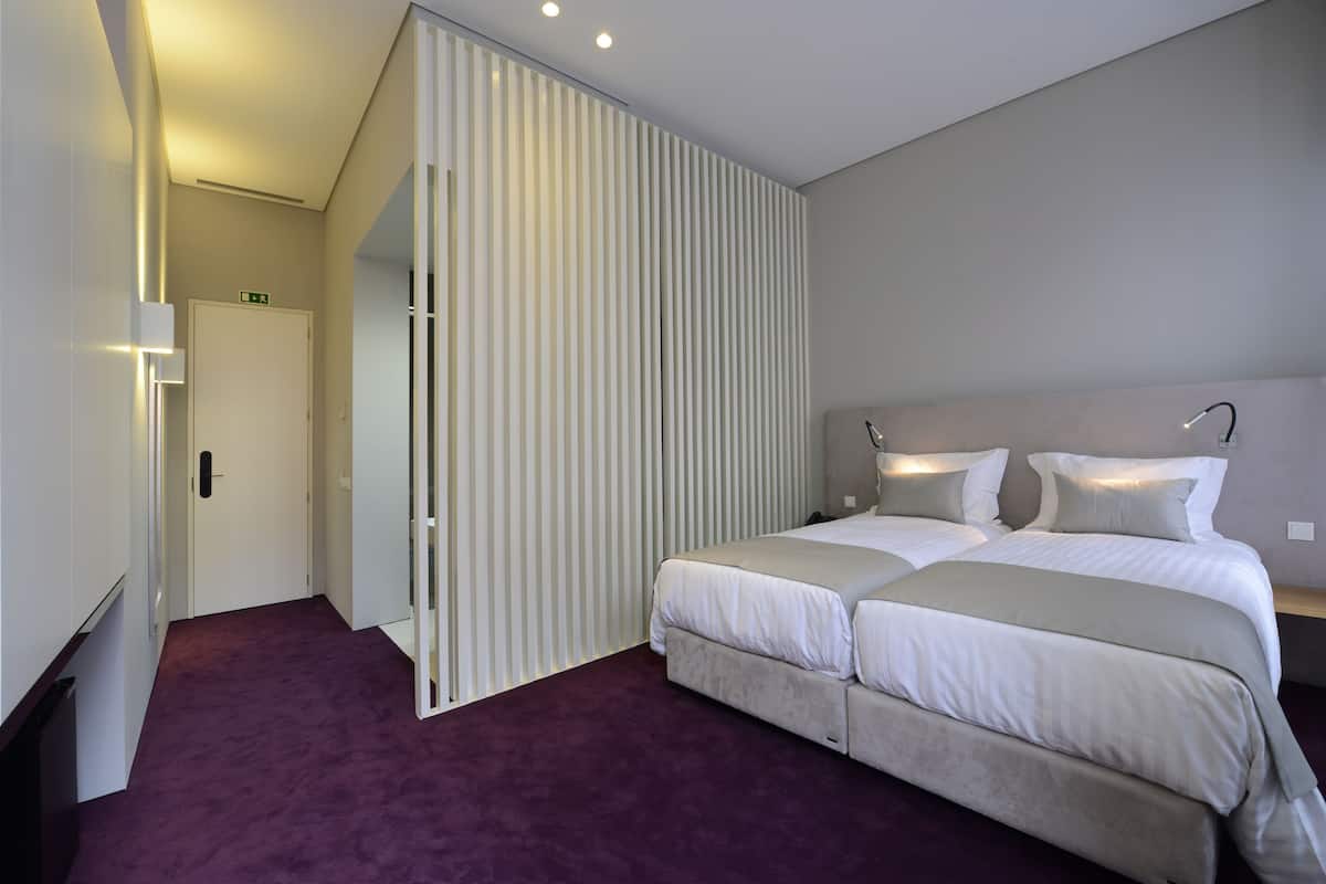 Superior kamer, 1 twee- of 2 eenpersoonsbedden | Luxe beddengoed, een minibar, een kluis op de kamer, een bureau