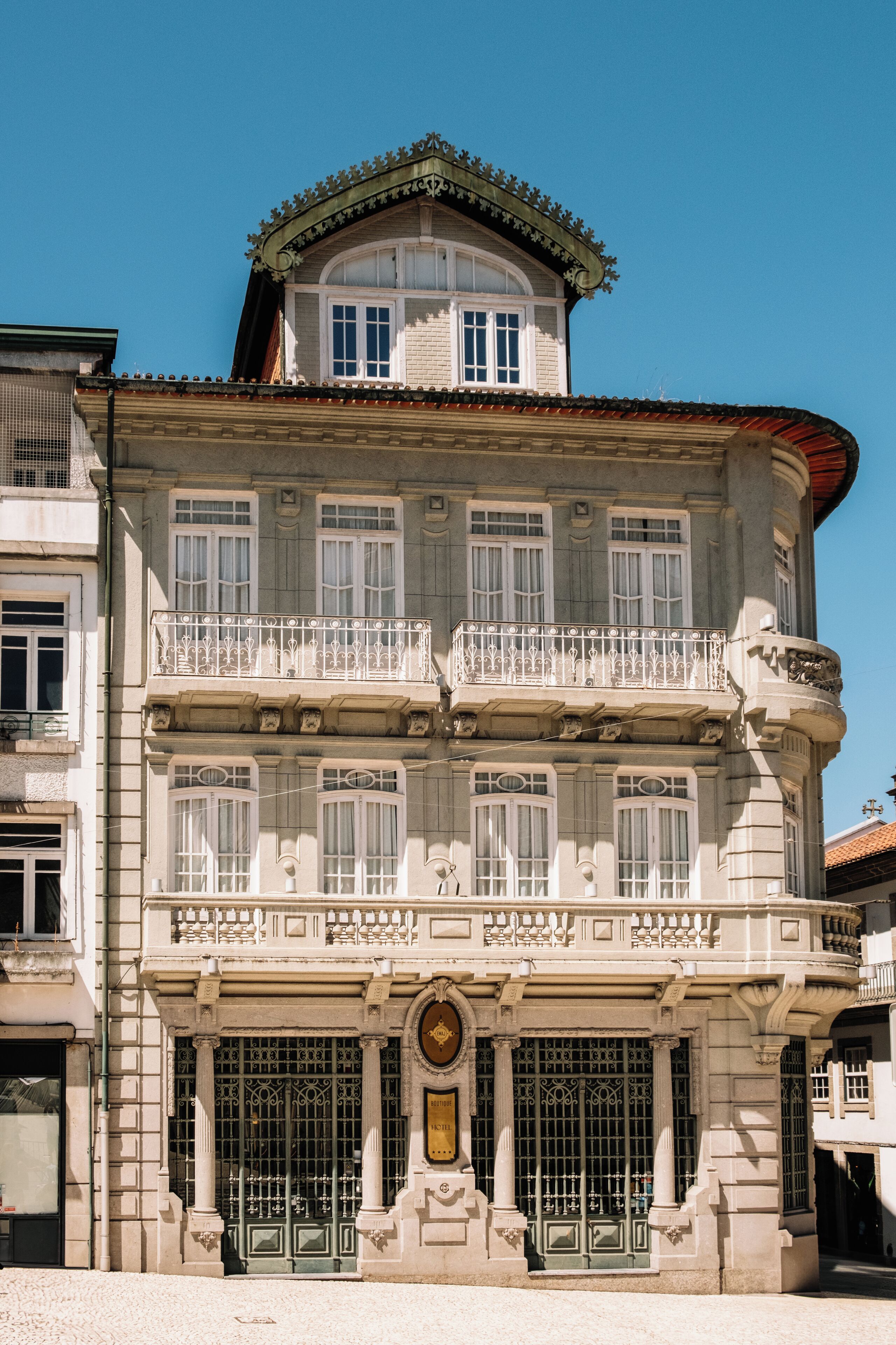 deluxe room | 1 bedroom, premium bedding, minibar, in-room safe