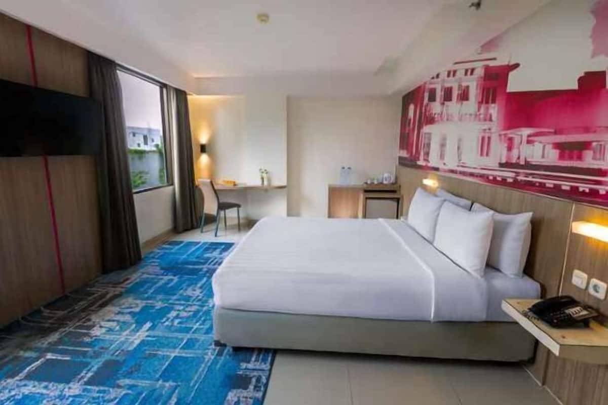 Hochwertige Bettwaren, Zimmersafe, Schreibtisch, schallisolierte Zimmer