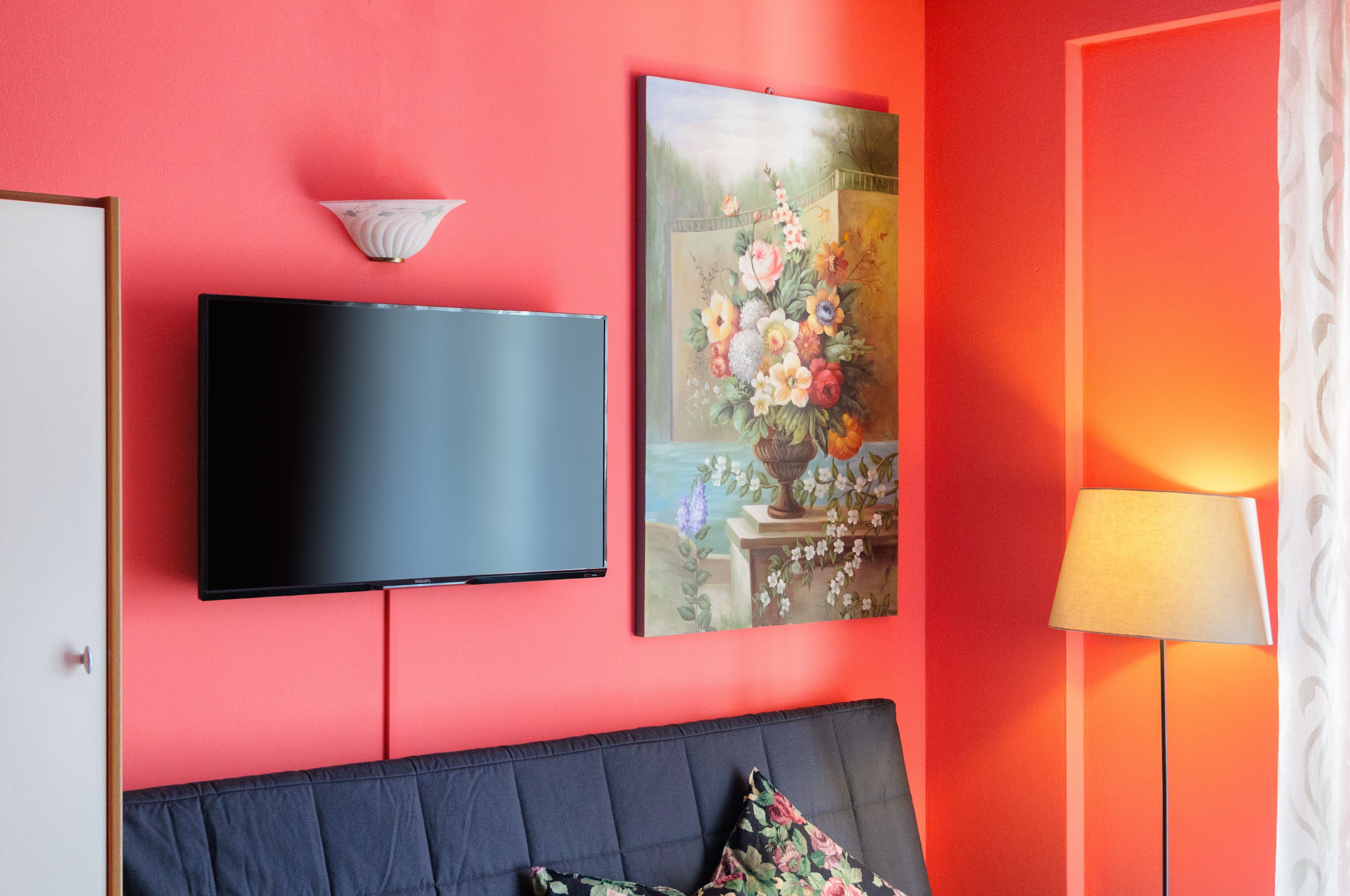 Studio | Living area | 42-inch flat-screen TV with digital channels, TV