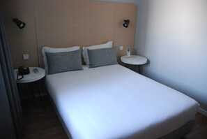 Desk, free cribs/infant beds, rollaway beds, free WiFi