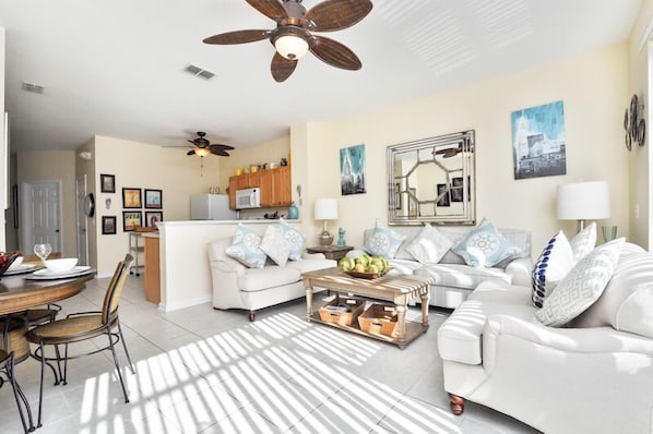 3 Bedroom Townhouse | Living room | TV
