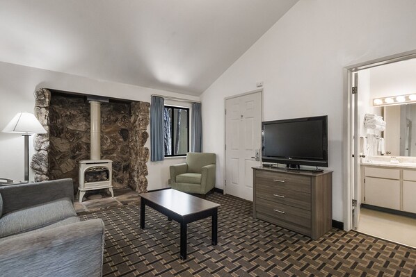 Standard Cabin, 1 Queen Bed, Non Smoking | 1 bedroom, iron/ironing board, rollaway beds, free WiFi