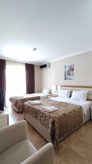 Minibar, in-room safe, desk, bed sheets - Risa Hotel (Bodrum)
