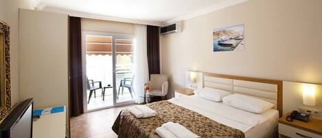 Minibar, in-room safe, desk, bed sheets