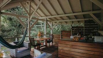 Guava-Cherry Exclusive Cottage | Minibar, truy cập Internet không dây miễn phí, bộ trải giường