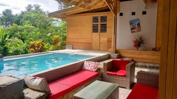 Bungalow Confort, vue piscine | Coin séjour