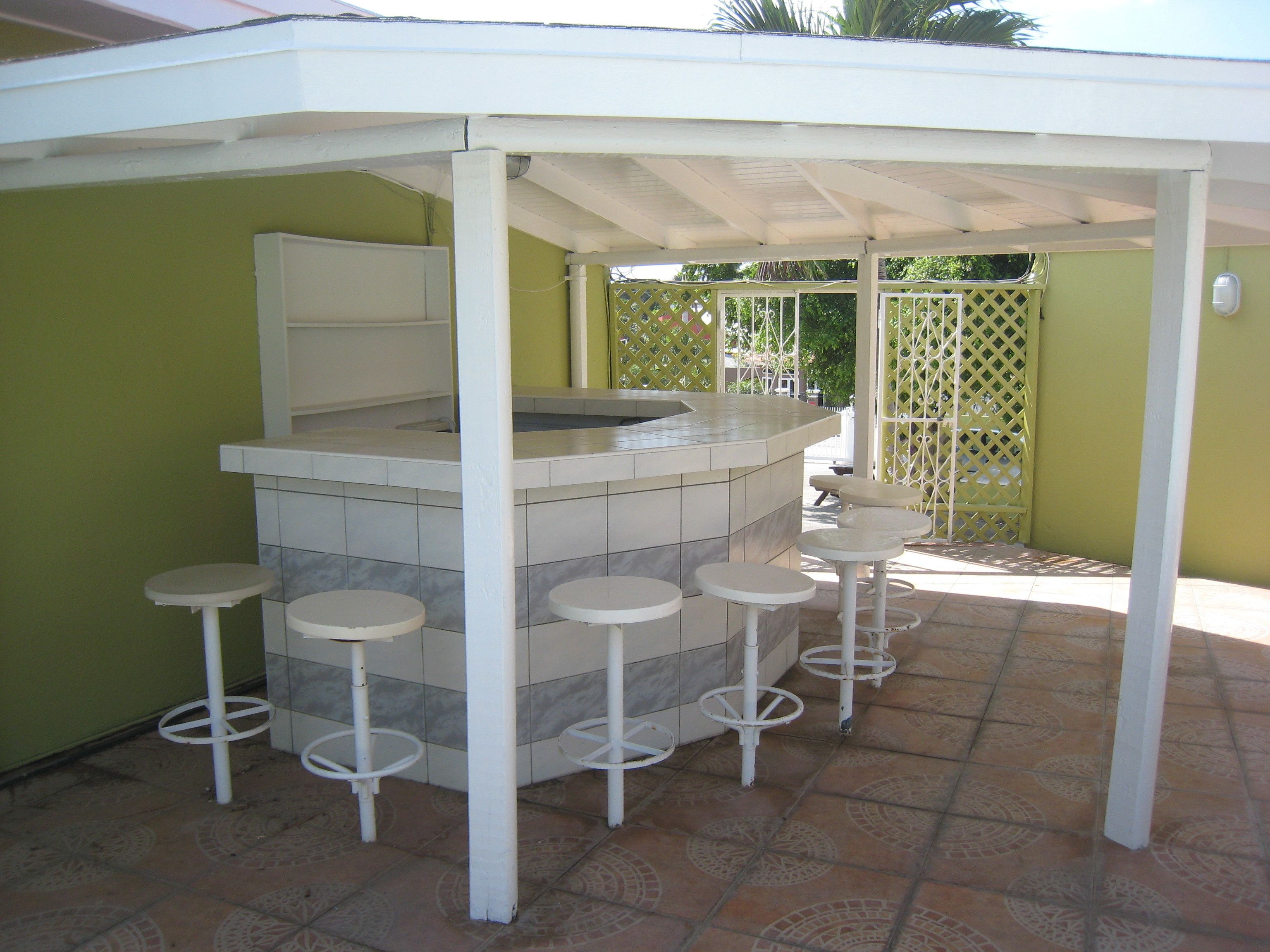 Caja de seguridad en la habitación y escritorio 