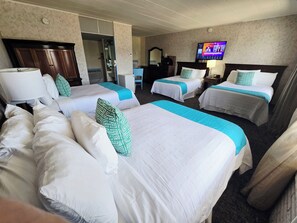 Familienzimmer, Mehrere Betten, Blick auf den Innenhof