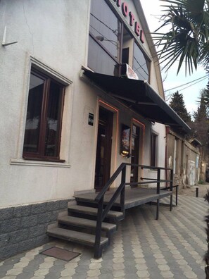 Frette Italian sheets, down duvets, pillow-top beds, desk