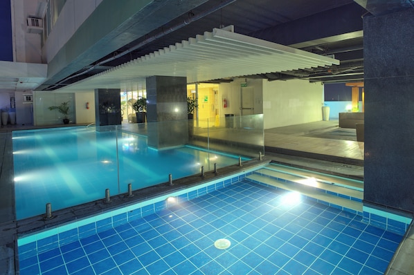 Piscine intérieure