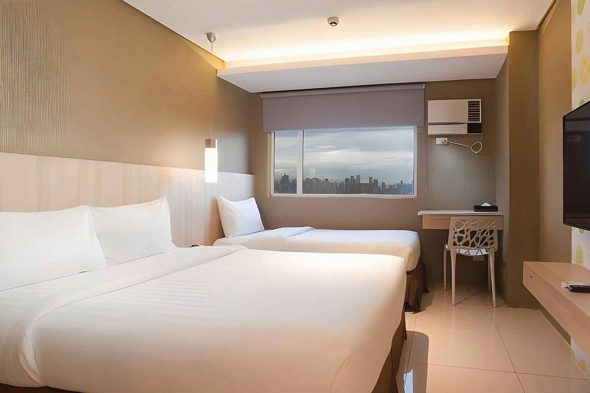Hochwertige Bettwaren, Betten mit Memory-Foam-Matratzen, Minibar