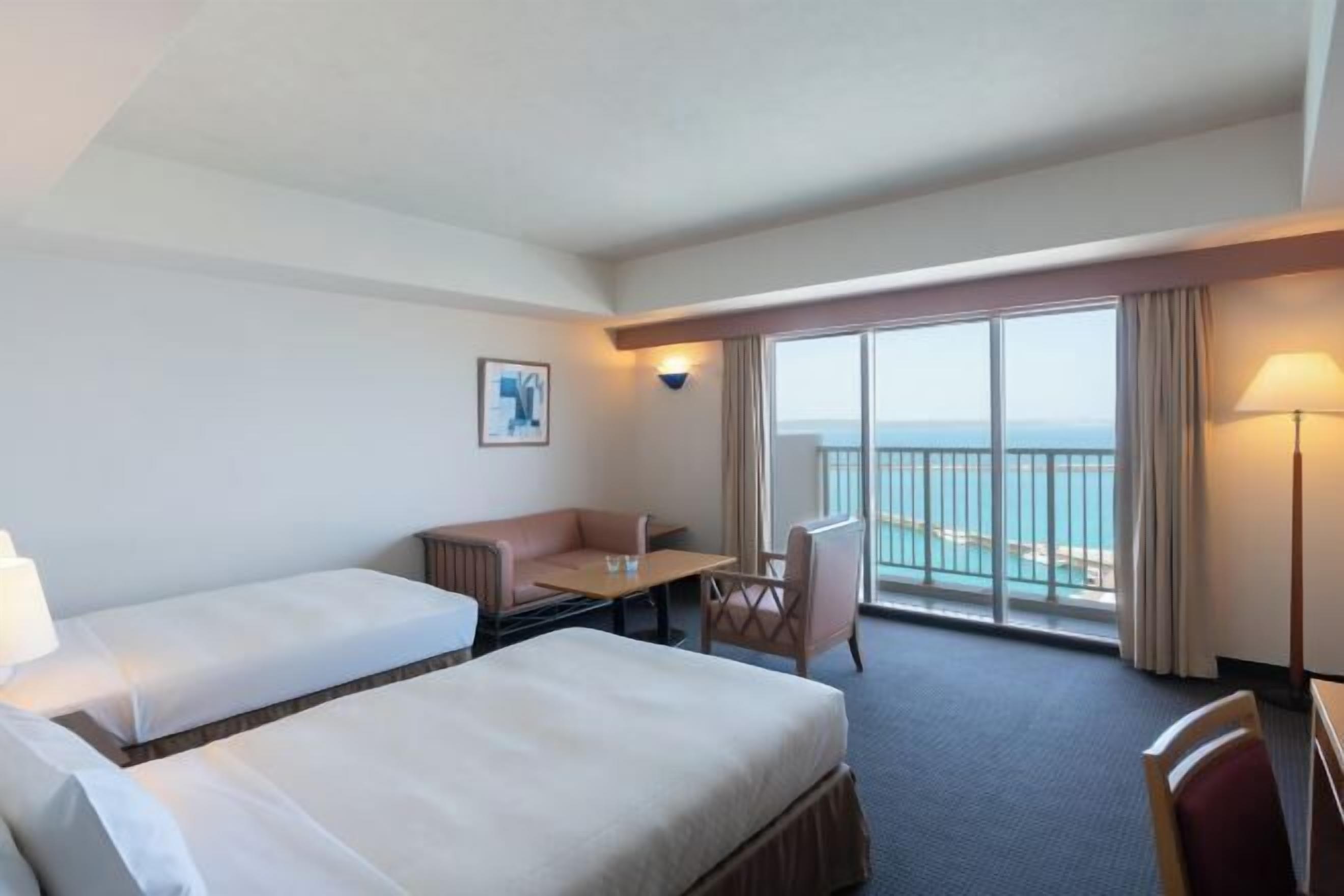 Skrivebord, mørklægningsgardiner, strygejern/strygebræt, gratis Wi-Fi