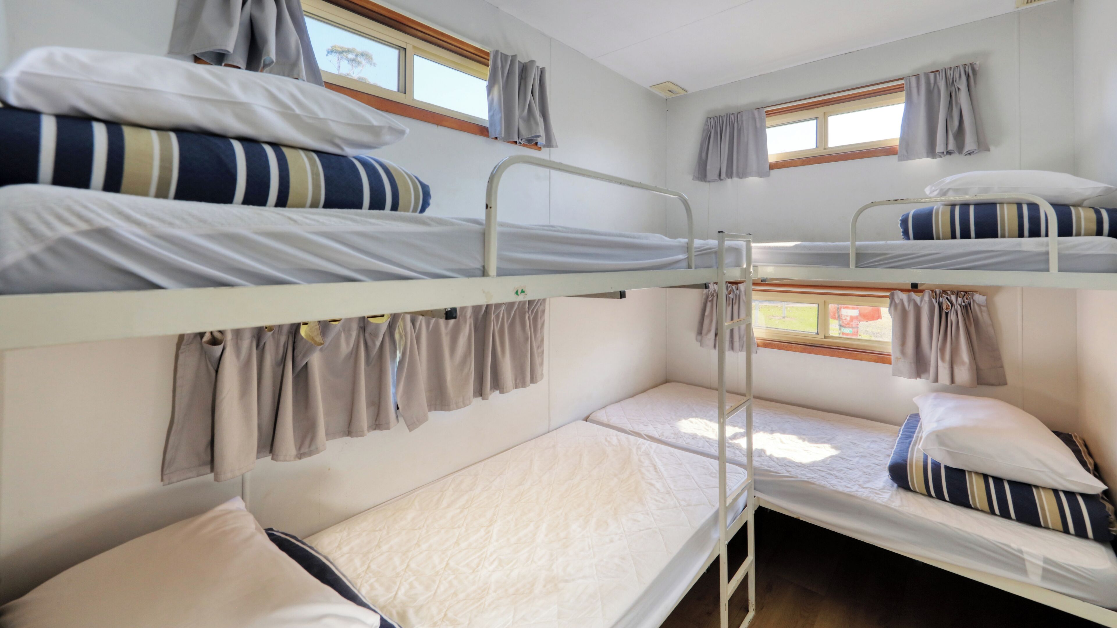 Eden Monaro Pet Friendly Villa - 6 Berth | Free WiFi, bed sheets
