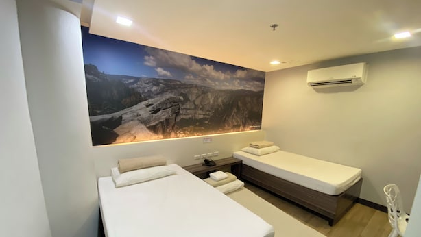 Deluxe Twin Room | Meja, Wi-fi percuma, cadar katil 