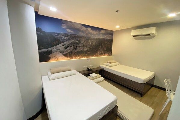 Deluxe Twin Room | Desk, free WiFi, bed sheets - Sugbutel Family Hotel Cebu powered by Cocotel (Cebu City)