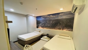 Deluxe Twin Room | Meja, Wi-fi percuma, cadar katil 