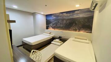 Tomannsrom – deluxe | Skrivebord, wi-fi (inkludert) og sengetøy